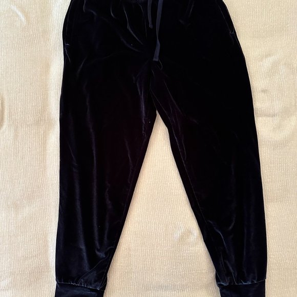 Fabletics Velvet Sweat Set - Picture 4 of 4
